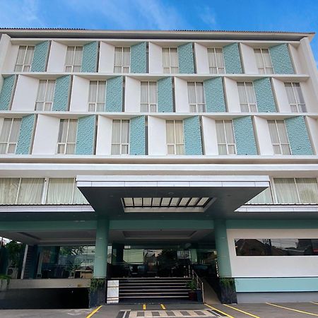 Luxury Malioboro Hotel Yogyakarta Kültér fotó
