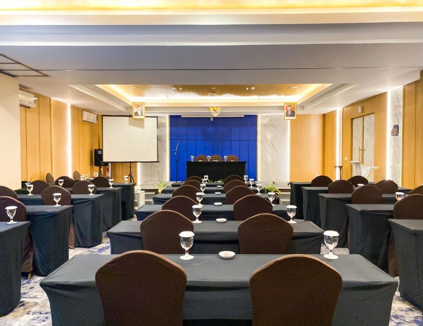 Luxury Malioboro Hotel Yogyakarta Kültér fotó