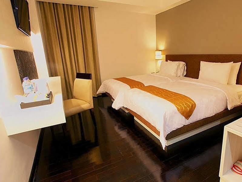 Luxury Malioboro Hotel Yogyakarta Kültér fotó