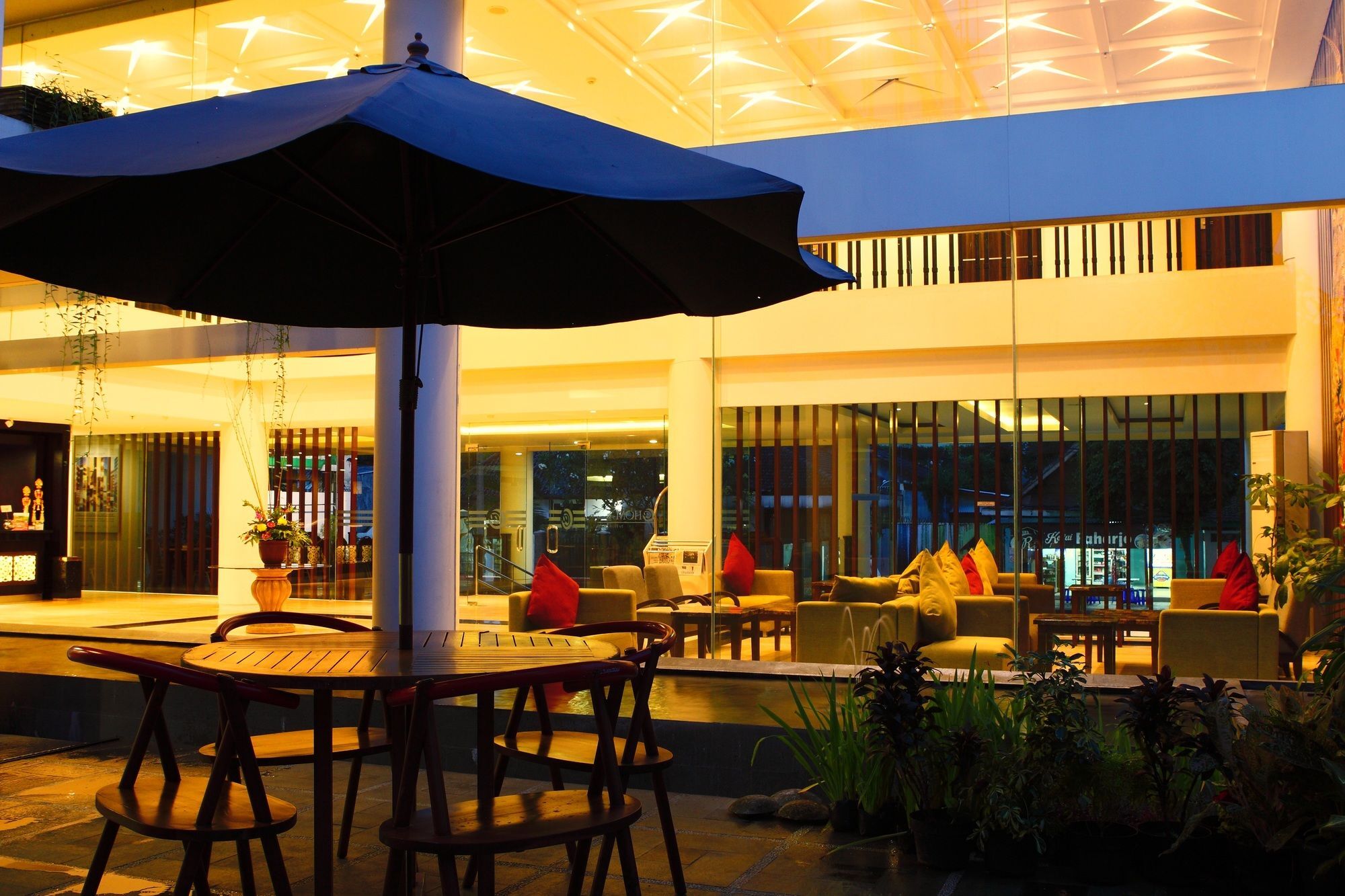 Luxury Malioboro Hotel Yogyakarta Kültér fotó