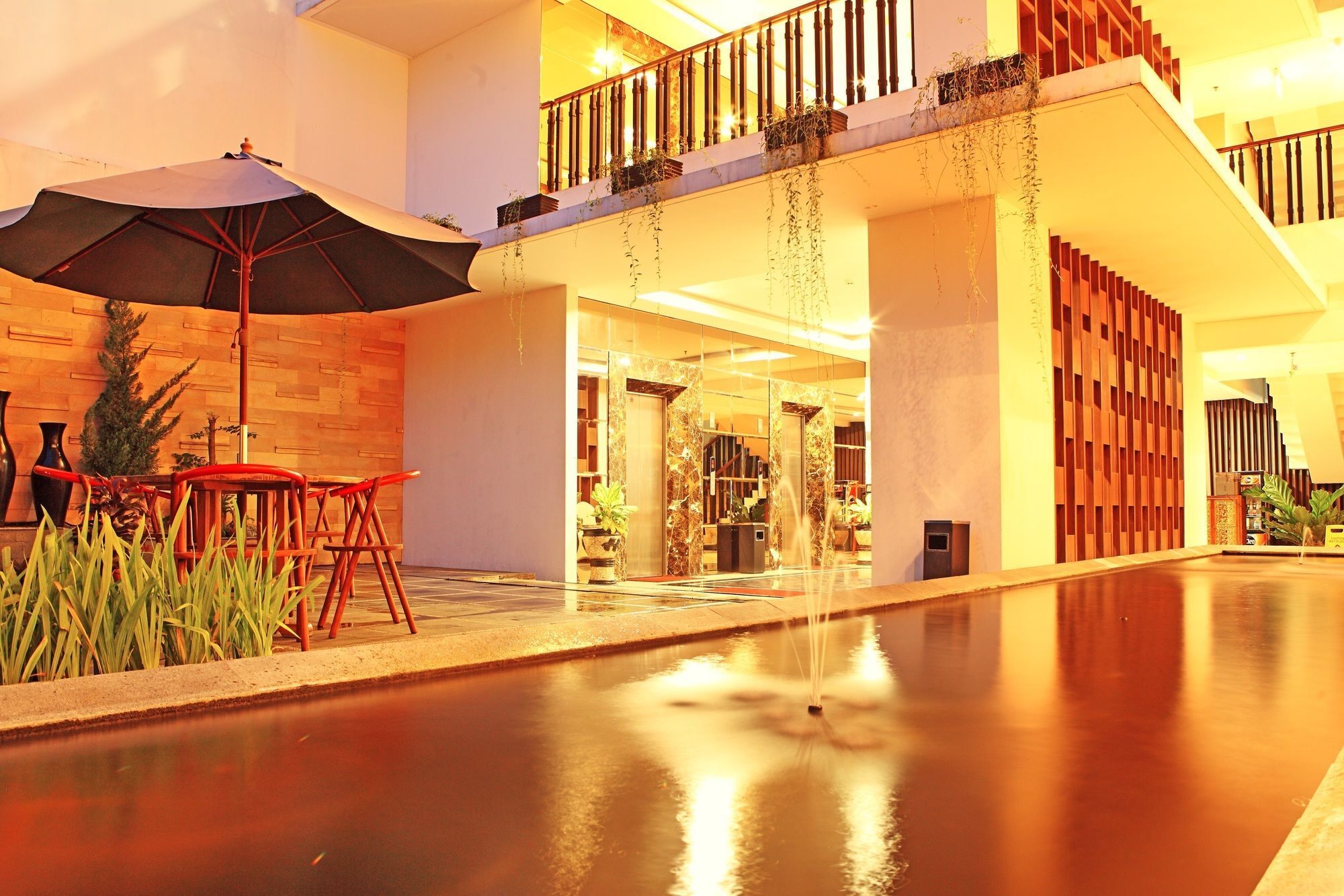 Luxury Malioboro Hotel Yogyakarta Kültér fotó